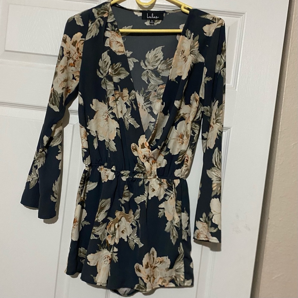 Adorable Lulus Prairie Daydream floral print romper size XS